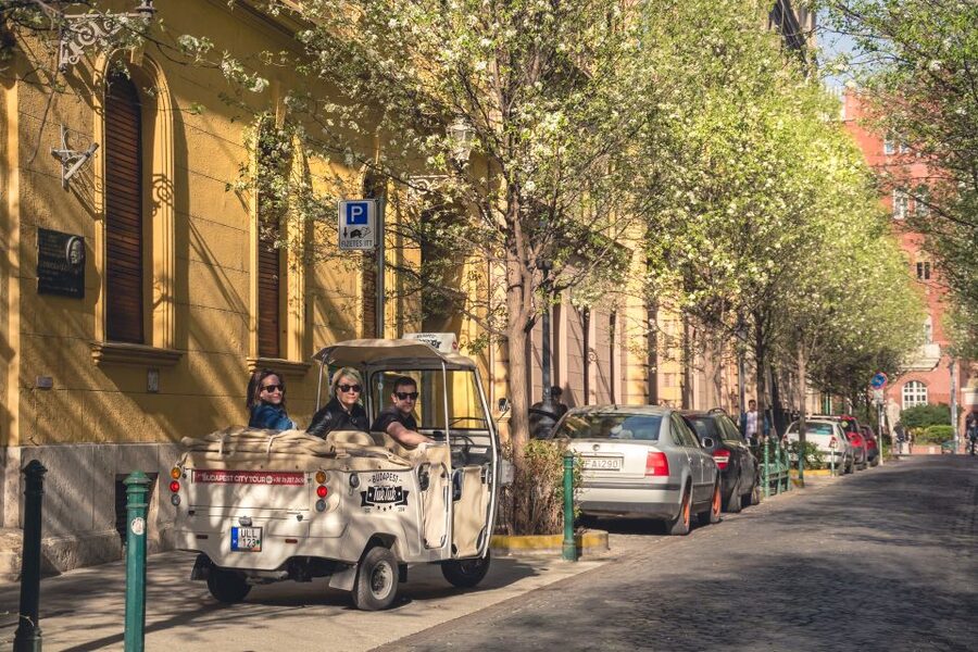 Budapest: Private City Tuk-Tuk Tour & Boat Cruise - Castle Hill, Matthias Church, and Fisherman’s Bastion