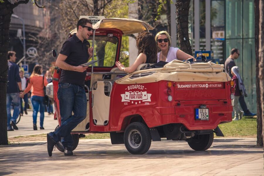 Budapest: Scenic Tuk Tuk Tour - The Citadel and Philosopher’s Garden