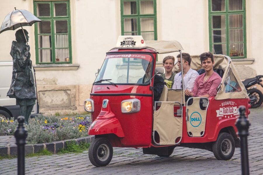 Budapest: Scenic Tuk Tuk Tour - Photo stops, family needs, and special requests