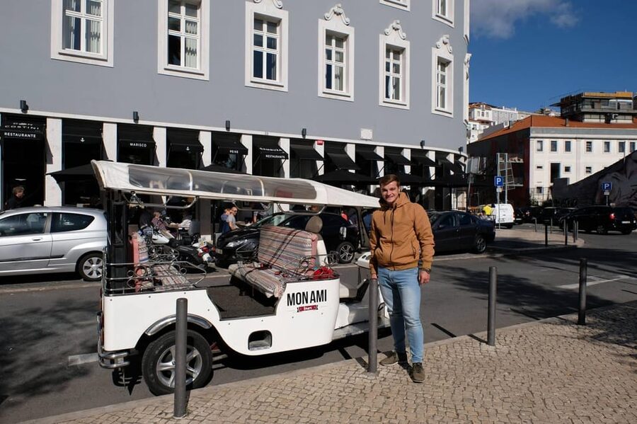 Burguês: Lisbon City Center Private Tuk Tuk Tour - Key points at a glance