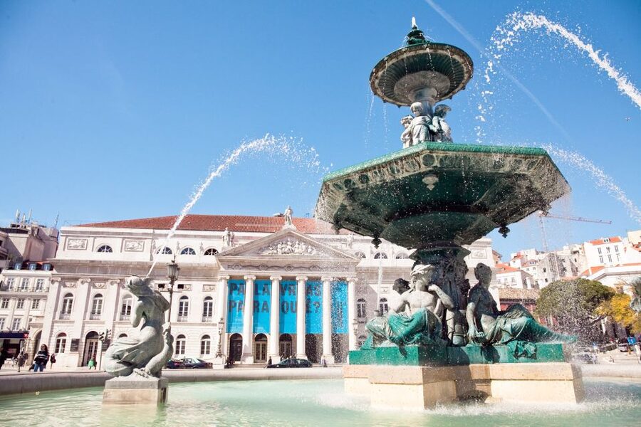 Burguês: Lisbon City Center Private Tuk Tuk Tour - Commerce Square and Praça Luís de Camões