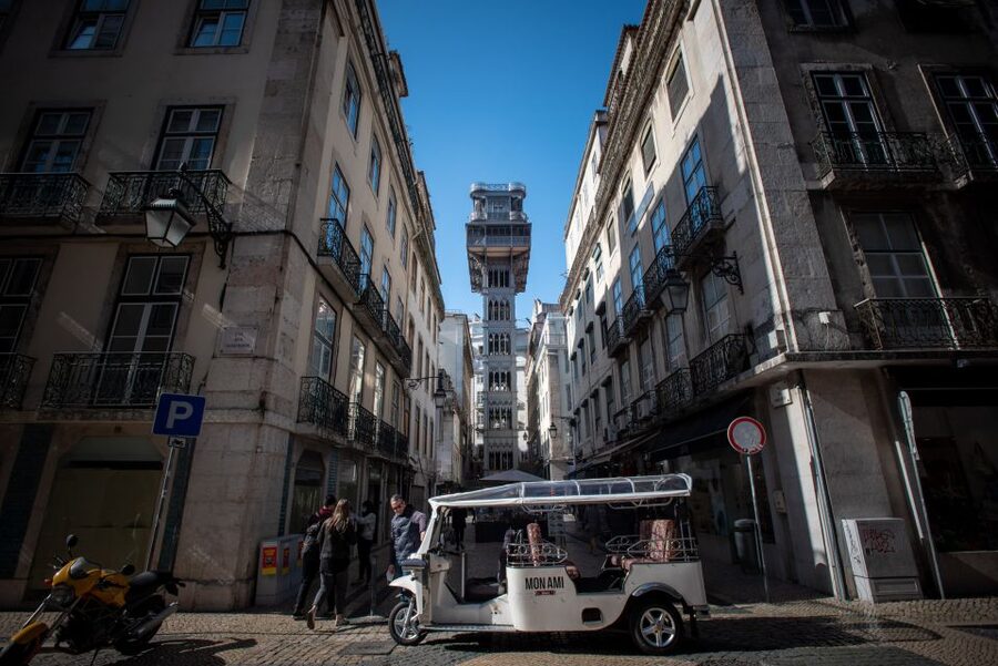 Burguês: Lisbon City Center Private Tuk Tuk Tour - Parliament, Eduardo VII Park, and the western finish