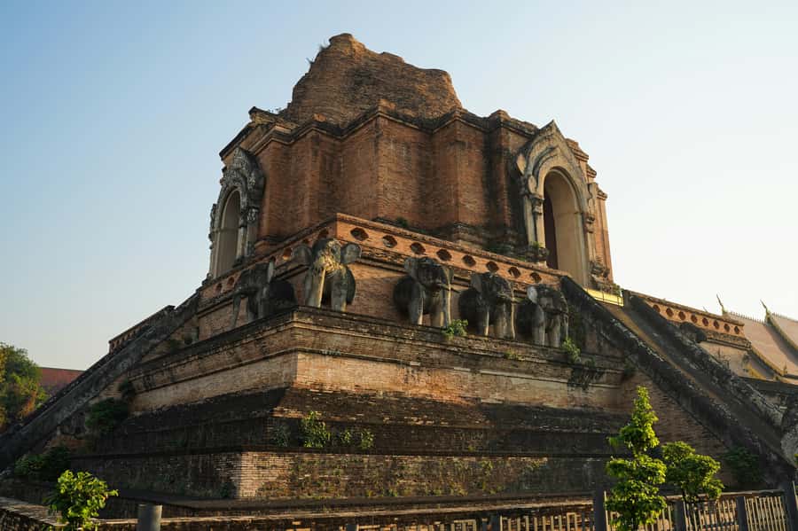 Chiang Mai Light: Tuk Tuk Night Tour with Temples & Markets - Key points at a glance