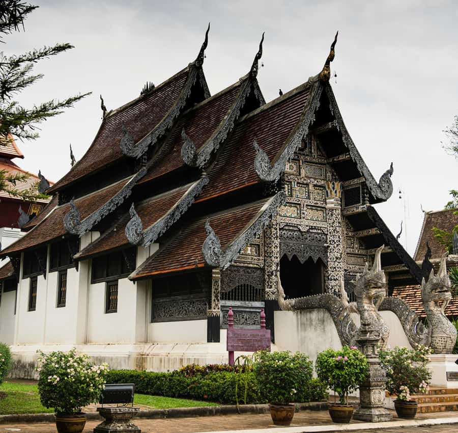 Chiang Mai Light: Tuk Tuk Night Tour with Temples & Markets - Wat Chedi Luang: a strong first stop