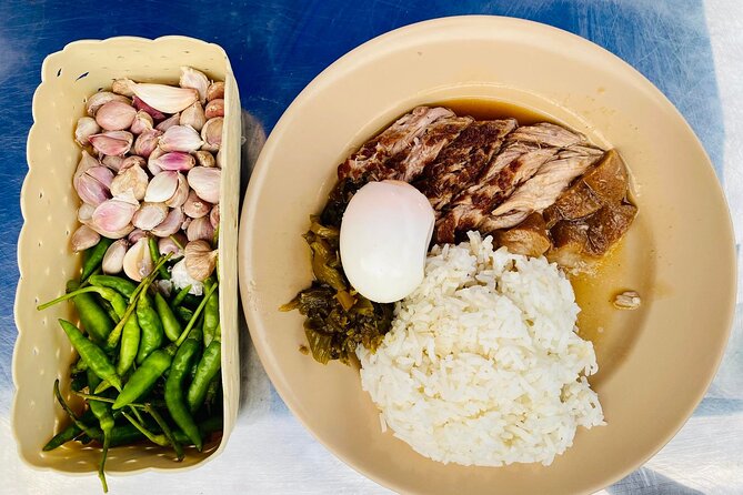 Chiang Mai Street Food Tour by Tuk Tuk with Pick Up - Wat Phra Singh and the old-city center