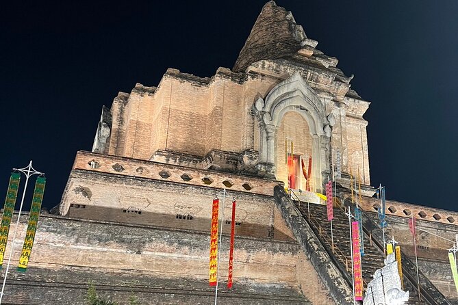 Chiang Mai Temples and Market Tuk-Tuk Evening Night Tour - Wat Phra Singh, Chiang Mai’s most important first stop