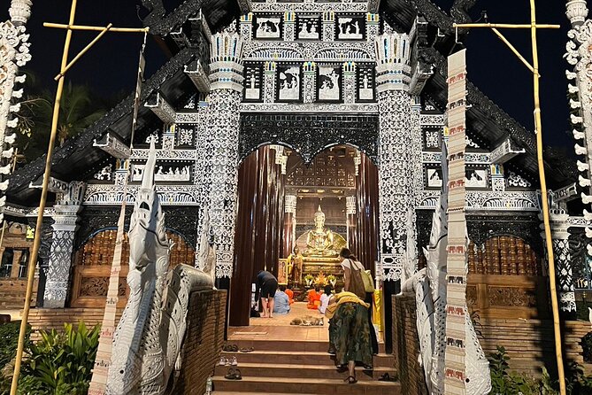 Chiang Mai Temples and Market Tuk-Tuk Evening Night Tour - The Night Bazaar turns history into dinner