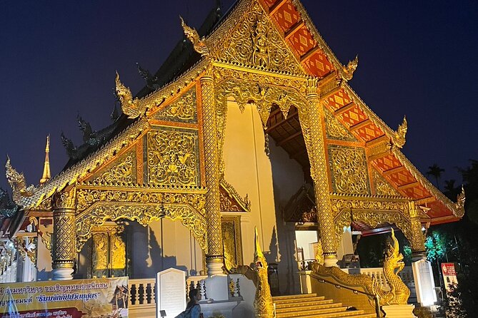 Chiang Mai Temples and Market Tuk-Tuk Evening Night Tour - Wat Phan Tao and its old wooden character