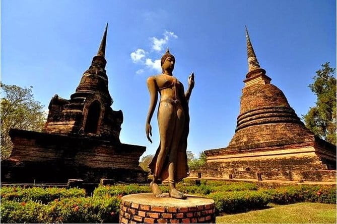 Chiang Mai Temples and Market Tuk Tuk Night Tour - Wat Lok Molee outside the old walls