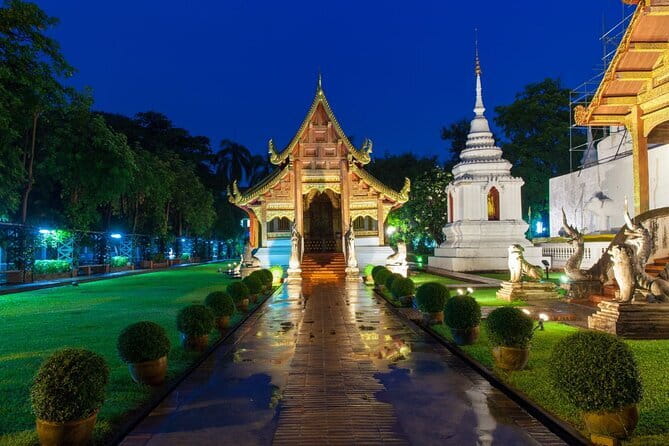 Chiang Mai Temples and Market Tuk Tuk Night Tour - Meeting at Thapae and riding by tuk-tuk