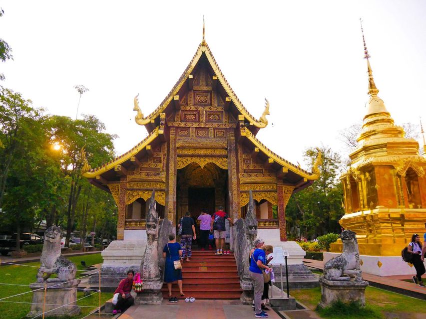 Chiang Mai: Temples and Street Food Night Tour by Tuk Tuk - Who will get the most from this tour?
