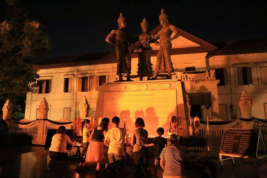 Chiang Mai: Temples and Street Food Night Tour by Tuk Tuk - What the two-hour schedule really means