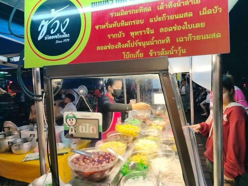 Chiang Mai: Tuk-Tuk Evening Tour with Temples & Street Foods - Pickup, timing, and practical comfort