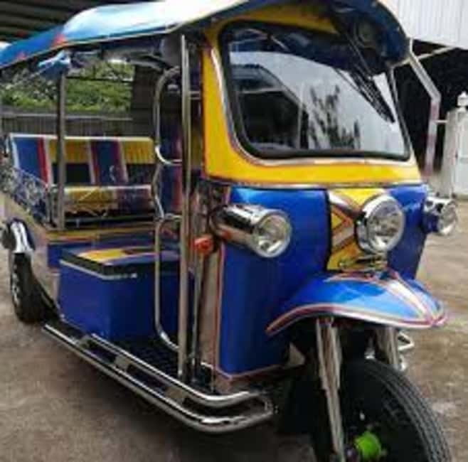Chiang Rai: Half-Day Tuk-Tuk Temple Tour - Four temples, chosen your way