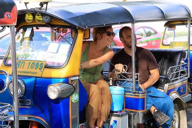 Chiang Rai Night Tour by TUK TUK - Shopping, dinner, and live music at about 7:30 p.m.