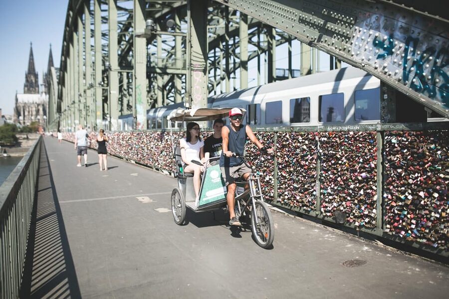 Cologne: Private Rickshaw Tour - What the guides add