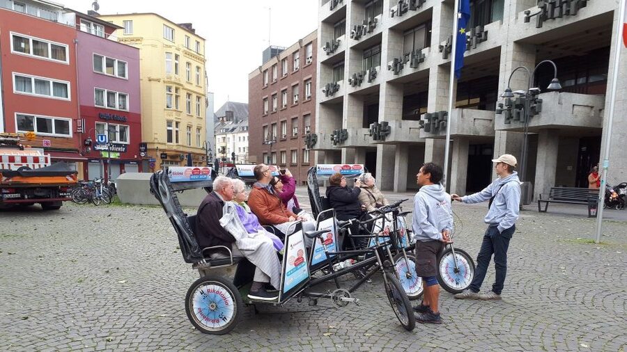 Cologne: Rickshaw Sightseeing Tour - Why a rickshaw works well in central Cologne