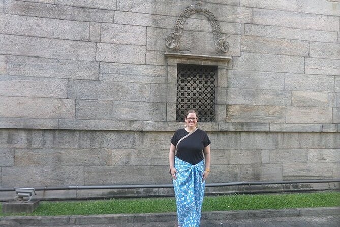 Colombo by Tuk Tuk – Sightseeing Entry Fees included - Tea, temples, and Colombo’s calmer center