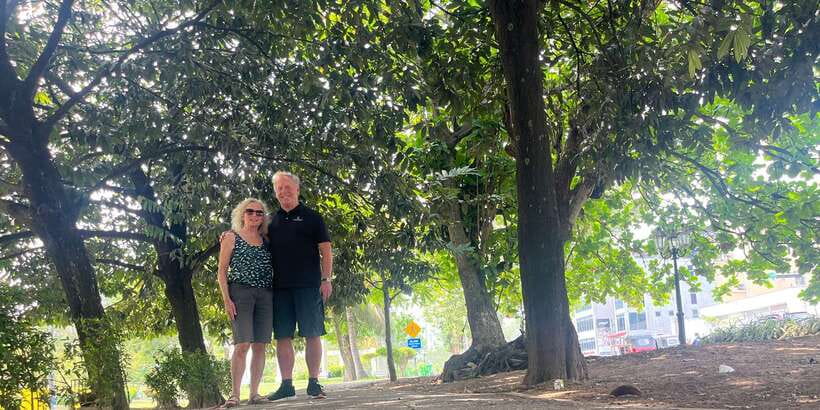 Colombo: City Sightseeing Tour by Tuk-Tuk with Pickup - Food, fruit, and the possible shopping stop