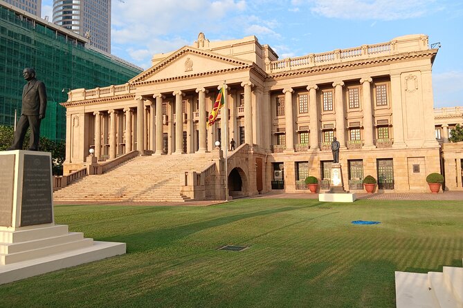Colombo City Tuk Tuk - Independence Square and Colombo’s civic center