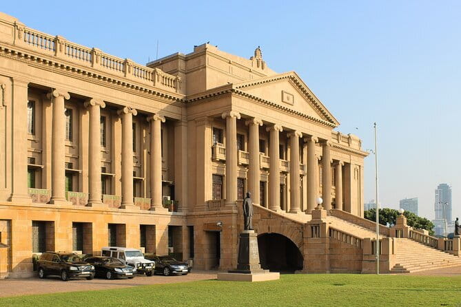 Colombo City Tuk Tuk Safari - Galle Face Green and the Indian Ocean start