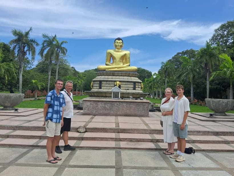 Colombo Heritage &Culture City Tour by Tuk Tuk ALL INCLUSIVE - Galle Face Green and a breath of sea air