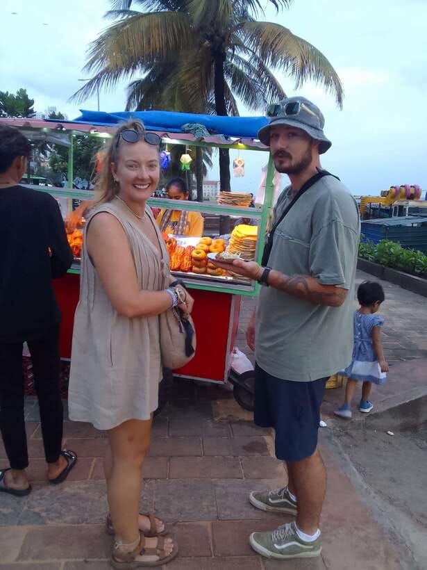 Colombo Local Food Tour by Tuk Tuk – All Inclusive - The first ride and tea stop