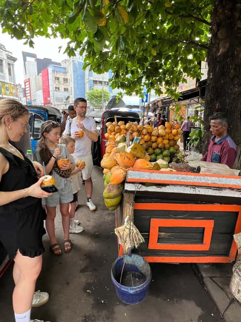 Colombo: Local Food Tour & Sightseeing by Tuk-Tuk with Meals - Key points at a glance