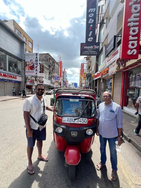 Colombo: Local Food Tour & Sightseeing by Tuk-Tuk with Meals - Meeting your guide and taking the tuk-tuk