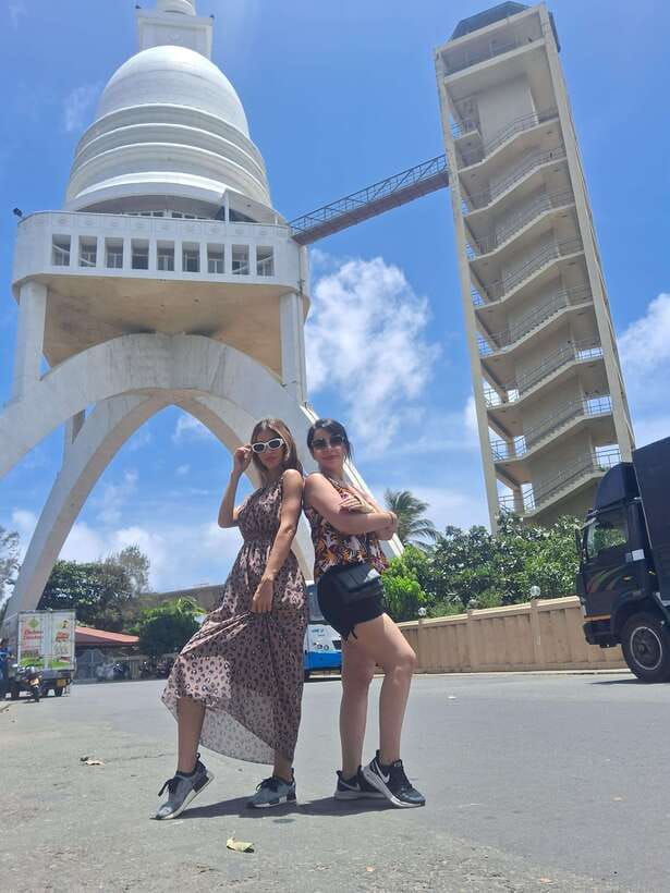 Colombo: Local Guide with Colombo City Tour by Tuk Tuk - Sambodhi Chaithya and the lighthouse views
