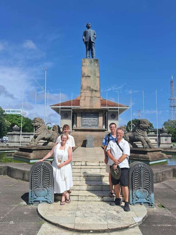 Colombo: Local Guide with Colombo City Tour by Tuk Tuk - The Lotus Tower from a modern angle