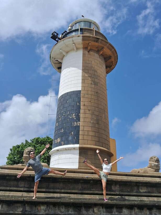 Colombo: Local Guide with Colombo City Tour by Tuk Tuk - Old Parliament Building and Vihara Maha Devi Park