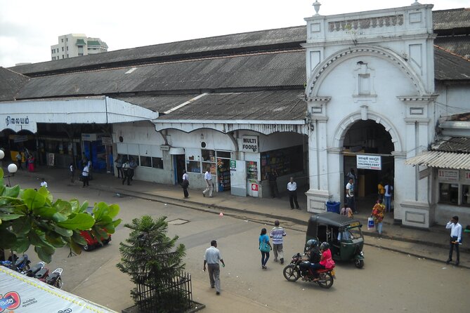 Colombo Port Shore Excursions Panoramic Colombo City By Tuk Tuk. - A colorful Hindu temple dedicated to Murugan