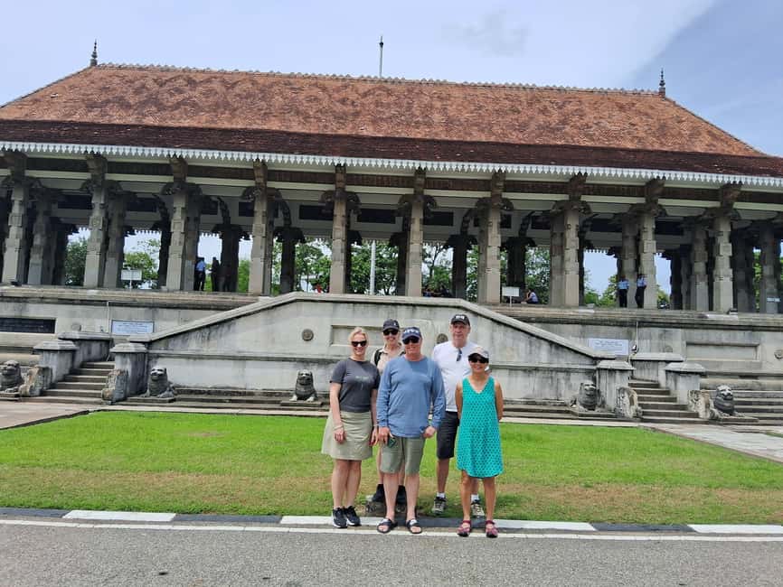 Colombo: Private City Tour by Tuk tuk - All Inclusive - Colombo Fort, the lighthouse, and the Dutch Hospital