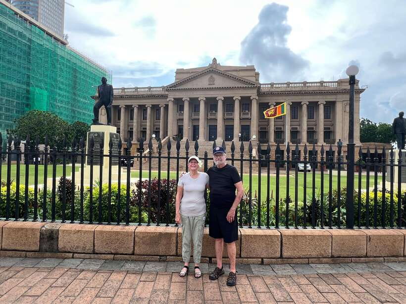 Colombo: Private City Tour with Local Food Tour by Tuk-Tuk - Lotus Tower and Colombo Town Hall