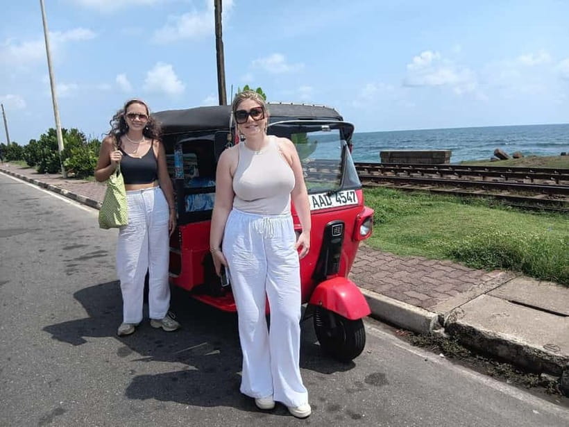 Colombo: Private City Tour with Local Food Tour by Tuk-Tuk - Why a tuk-tuk is the right Colombo introduction