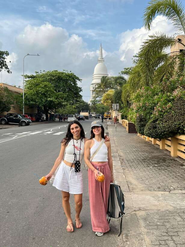 Colombo: Private City Tour with Local Food Tour by Tuk-Tuk - Jami Ul-Alfar Mosque and Sri Kailawasanatan Swami Temple