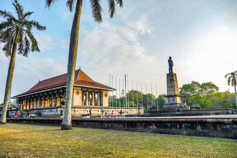 Colombo: Private City Tuk-Tuk Tour with Local Guide & Pickup - Key points to know before booking