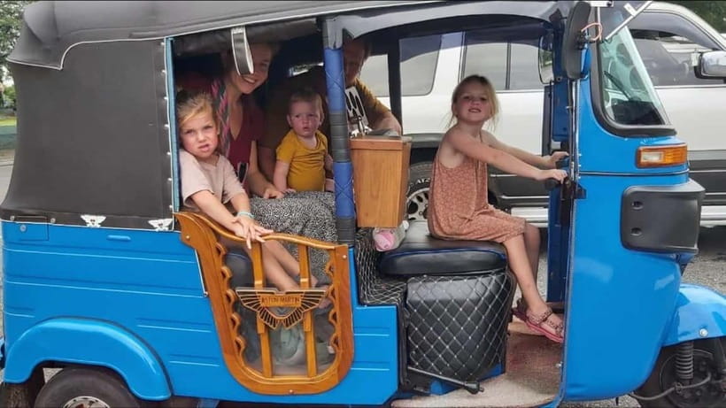 Colombo: Private City Tuk-Tuk Tour with Local Guide & Pickup - Guides, languages, and the feel of the ride