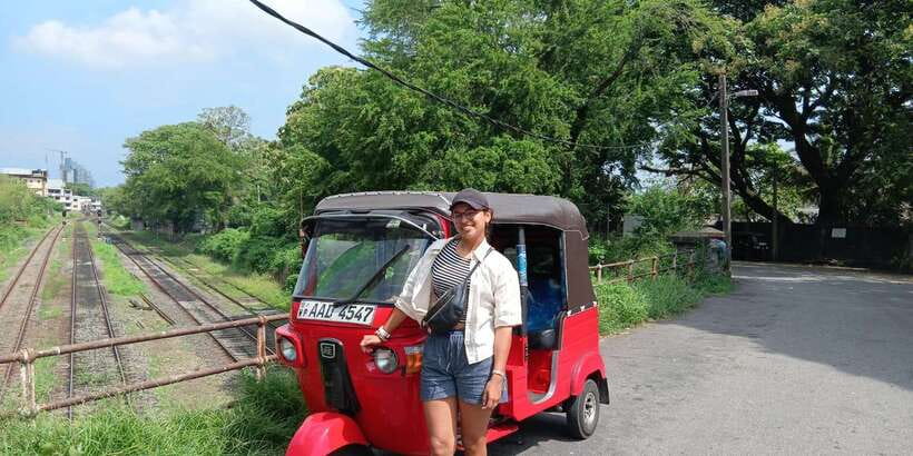 Colombo Private Guided City Tour by Tuk Tuk - All Inclusive - The Red Mosque and Colombo’s Old Port Area