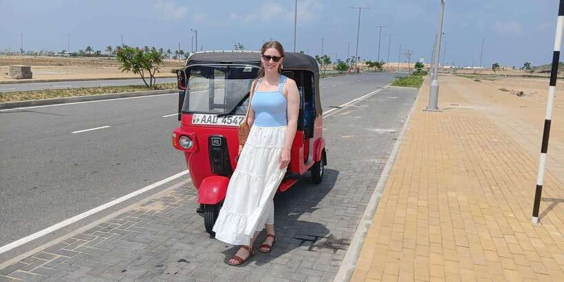 Colombo Private Guided City Tour by Tuk Tuk - All Inclusive - Town Hall and Galle Face Green