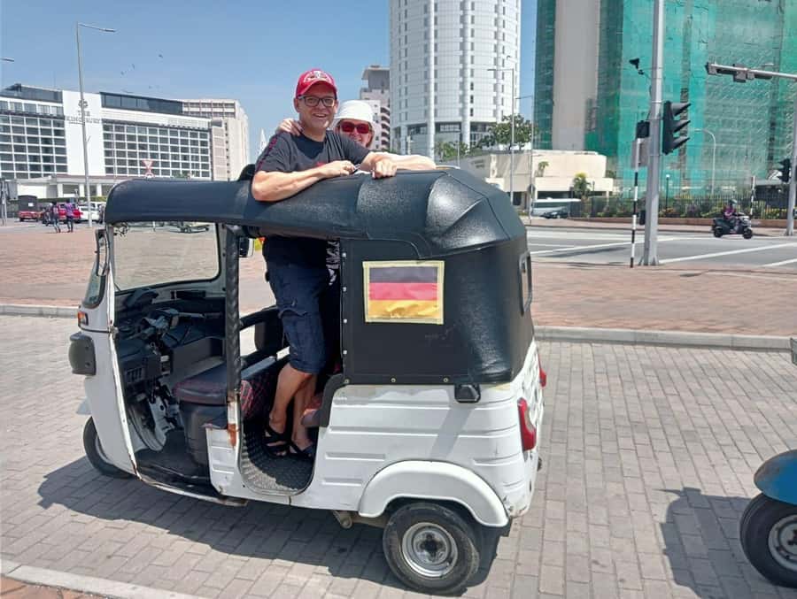 Colombo: Private Guided Tour of the City by Tuk-Tuk - Gangaramaya Temple and Colombo’s Buddhist character