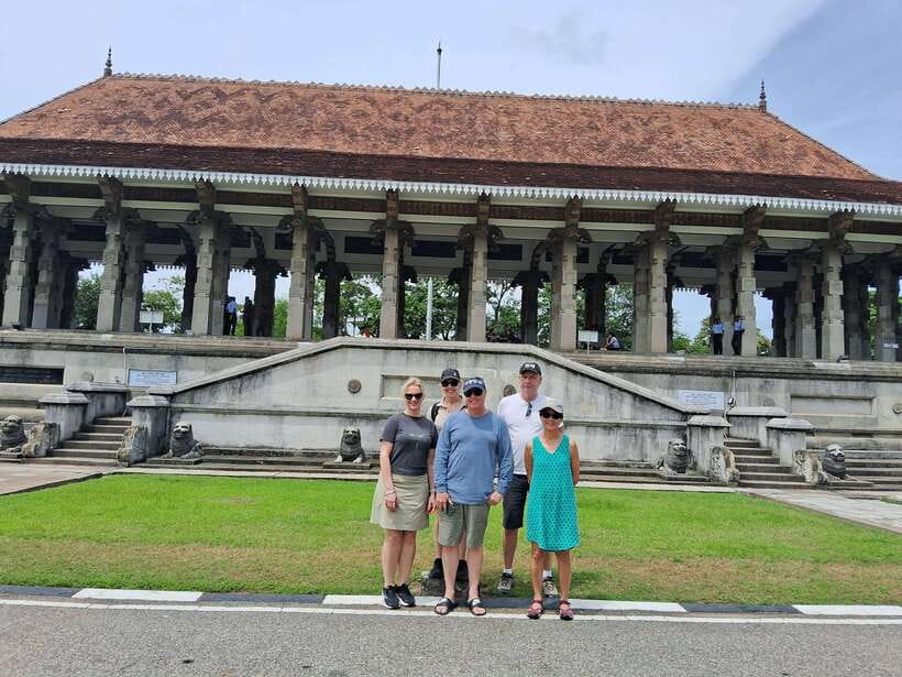 Colombo: Private Guided Tuk Tuk City Tour with Hotel Pickup - Independence Memorial Hall and the waterfront