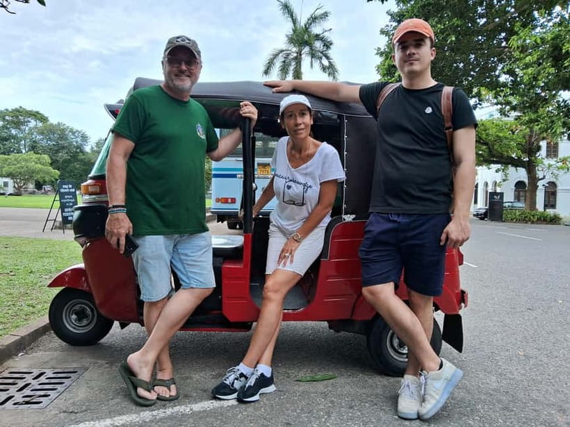 Colombo: Private Tuk-Tuk City Tour with All Entry Fees - Galle Face Green and Colombo’s coastal side