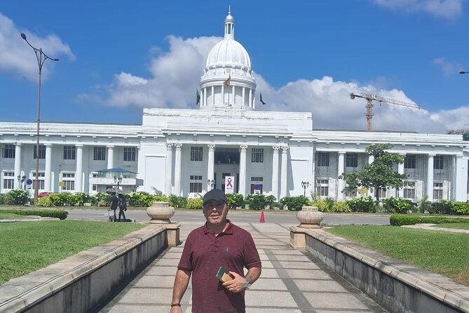 Colombo Private Tuk-Tuk City Tour with All Entry Fees Included - Galle Face Green and the Indian Ocean