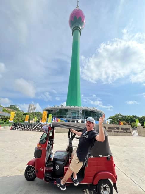 Colombo: Private Tuk Tuk City Tour with Guide & Snacks - Pettah, Kayman’s Gate, and the Red Mosque