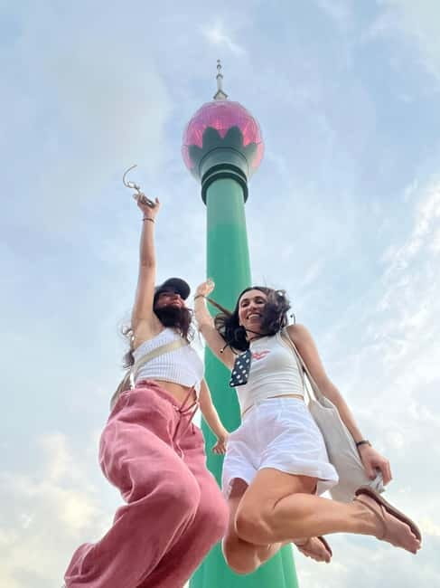 Colombo: Private Tuk Tuk City Tour with Guide & Snacks - A close look at Colombo’s religious mix