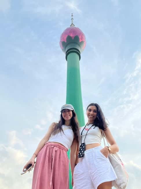 Colombo: Private Tuk Tuk City Tour with Guide & Snacks - Beira Lake, Floating Market, and Lotus Tower