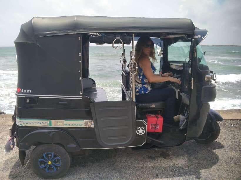 Colombo Sightseeing Private Tour by Tuk Tuk MorningOREvening - Temples, parks, and Colombo’s quieter side