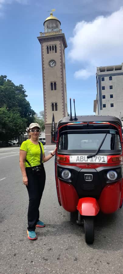 Colombo Sightseeing Tour by Tuk Tuk - All Inclusive - Vihara Maha Devi Park and Galle Face Green